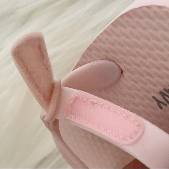 Old Navy Baby Flip Flops Light Pink size 4 - Picture 5 of 13